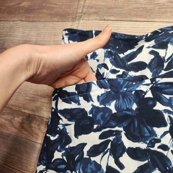 5/$15 S.C. & Co. Blue & White Floral Skort - Picture 3 of 11